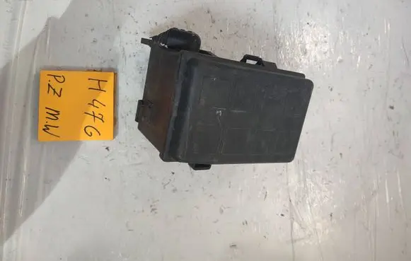 Opel Zafira B Fuse box set 90560119