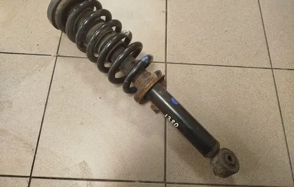 Front shock absorber with coil spring