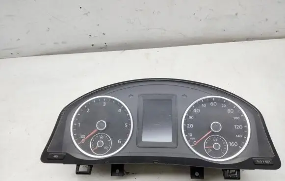 Volkswagen Tiguan Speedometer (instrument cluster) 5N0920971B 0973925260 VD10480709