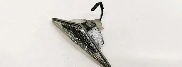 Ford Mondeo Mk III Front fender indicator light 125149B