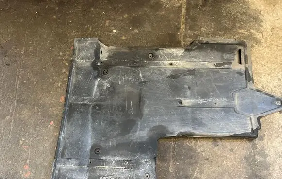 Mercedes-Benz V Class W447 Engine splash shield/under tray 0015536725