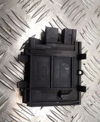 Audi 80 90 B3 Heater blower fan relay 893959263
