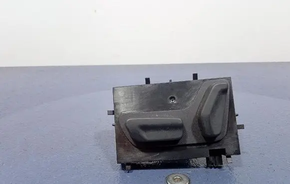 Mercedes-Benz 508 Seat heating switch 9812527577