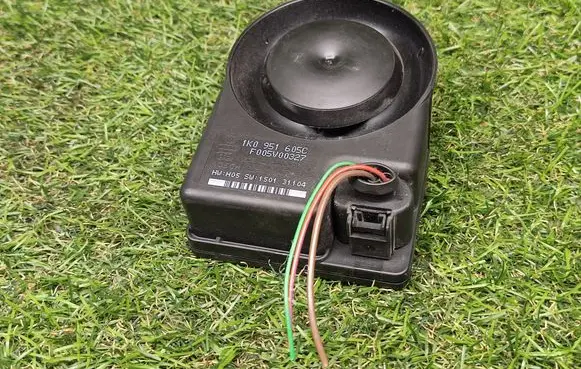 Volkswagen PASSAT CC Alarm system siren 1K0951605C F005V00327