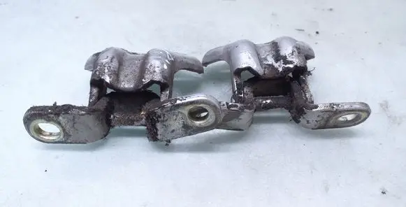 KIA Sorento Front door upper hinge