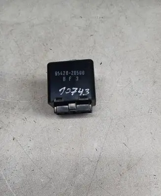 Hyundai Santa Fe Window wiper relay 954202B500
