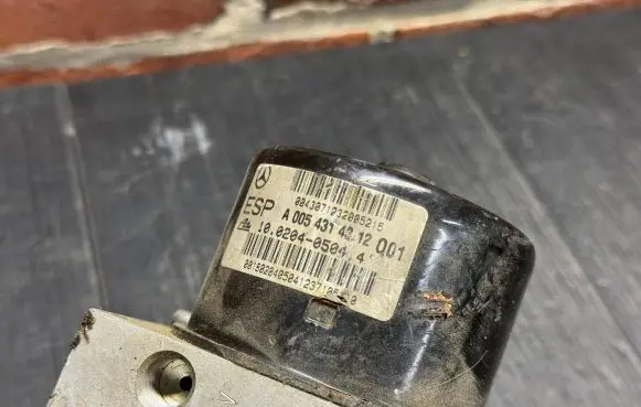 Mercedes-Benz CLK A209 C209 ABS Pump A0345457932 A0054314312 GE27018E12
