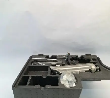 Mercedes-Benz E W212 Spare wheel section trim 