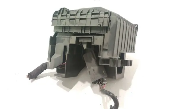 Volkswagen Touran I Fuse box set 017181301