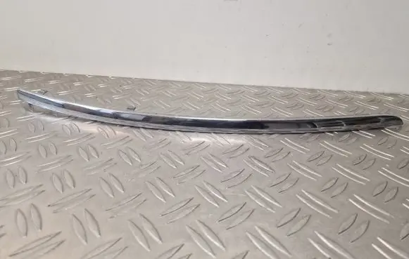 Front bumper splitter molding