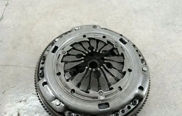 Audi TT Mk1 Dual mass flywheel 123035310LUK