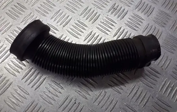 Opel Astra H Air intake duct part 13105267