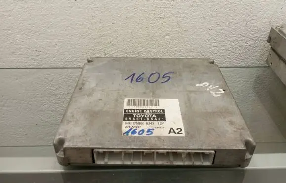 Toyota Avensis T250 Engine control unit/module 8966105A21 1753008342 MB1758008342