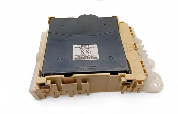 Toyota Auris E180 Fuse box set 8922102480