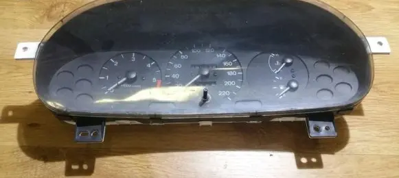 Mazda 323 Speedometer (instrument cluster) bd6cb