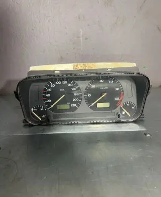Volkswagen Golf III Speedometer (instrument cluster) 354001002