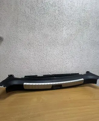 BMW X6 E71 Centre console side trim rear 5147698100 D8047