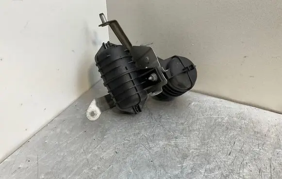 BMW 5 E60 E61 Vacuum air tank 2247620 7799790 7565810