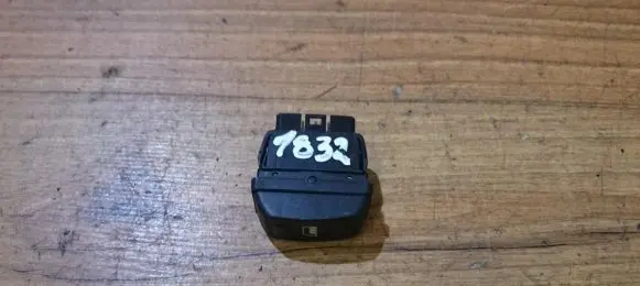 Citroen Xsara Picasso Electric window control switch 22681