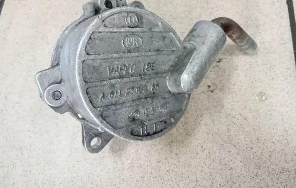 Mercedes-Benz CLK AMG A208 C208 Vacuum pump A61123065