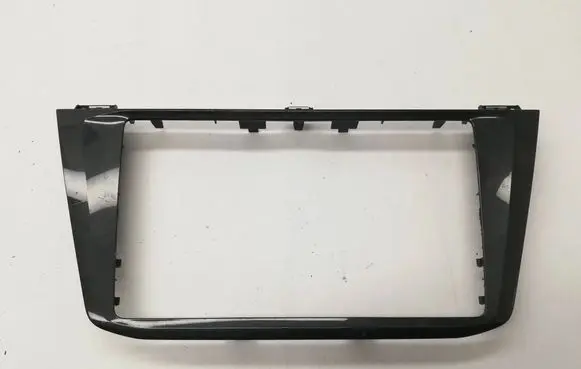 Volkswagen Tiguan Radio/GPS head unit trim 5NA858069