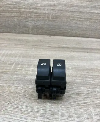 Renault Megane II Electric window control switch 015088A