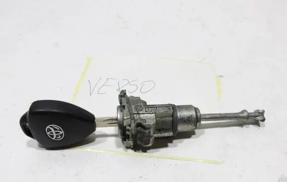 Toyota Corolla Verso AR10 Front door lock (next to the handle) TCV