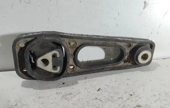 Dacia Duster Gearbox mounting bracket