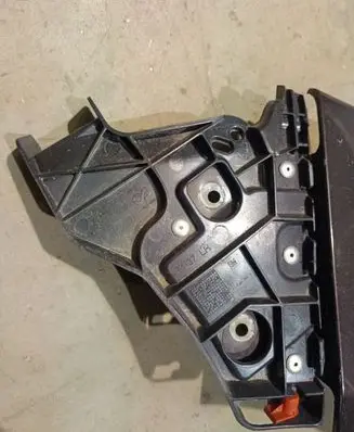 Front bumper mounting bracket