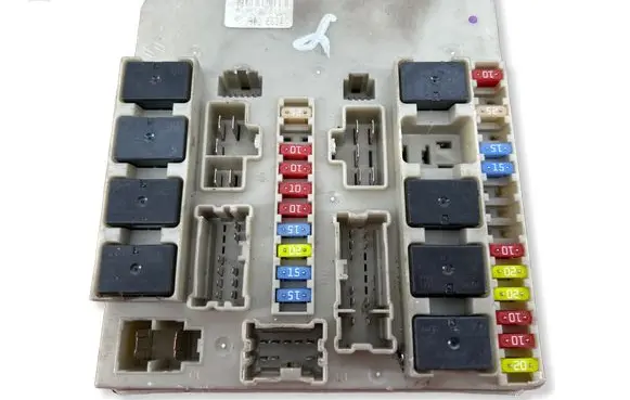 Renault Clio II Fuse module 902663A 9F022508