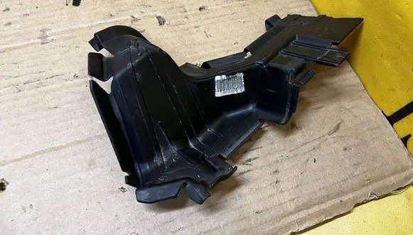 Audi SQ7 Intercooler air channel guide 4M0121283AJ