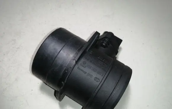 Volkswagen Touareg I Mass air flow meter 0281002461 074906461B
