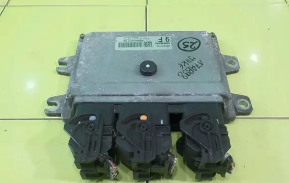 Nissan Juke I F15 Engine control unit/module MEC940160