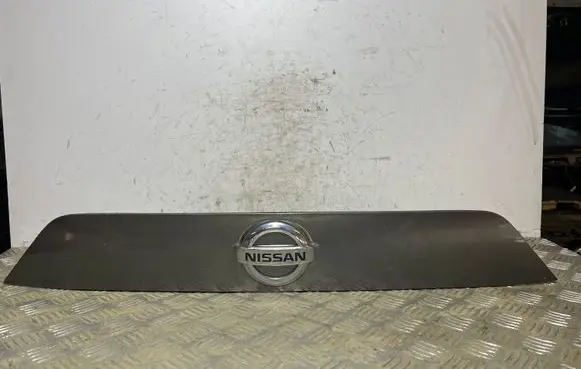 Nissan Qashqai Trunk door license plate light bar 5481U100