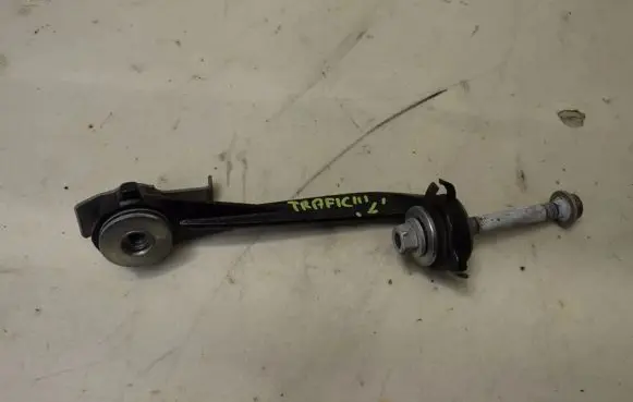 Opel Vivaro Engine mount bracket