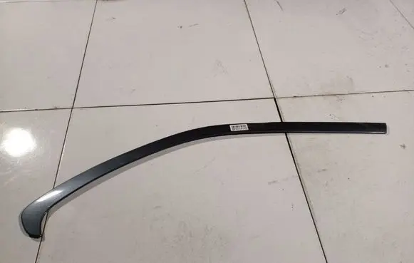 Skoda Octavia Mk2 (1Z) Front door glass trim molding 
