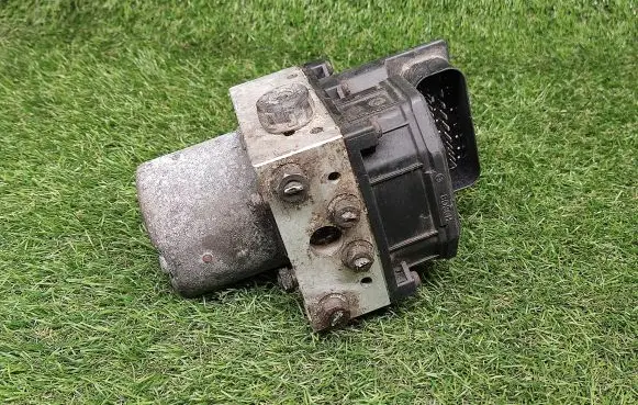 Ford Mondeo Mk III ABS Pump 1S712M110AF 0265222015