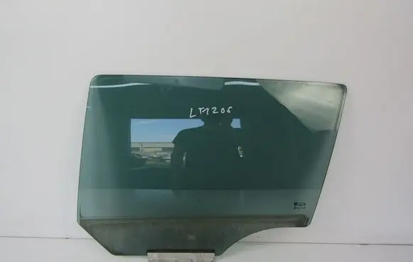 Opel Astra H Rear door window glass 