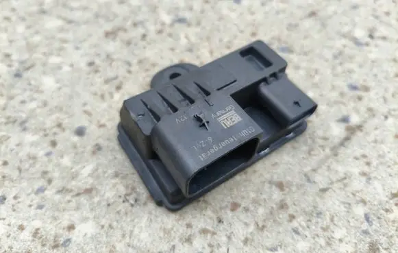 BMW 5 GT F07 Glow plug pre-heat relay 8519472 140220 0522140104