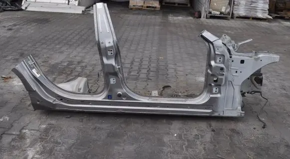 Maserati Ghibli Side car body part