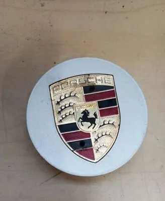 Porsche Cayenne (92A) Non-original wheel cap 7P5601149A