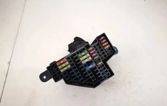 Volkswagen Golf V Fuse box set