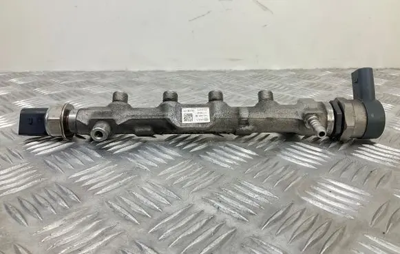 Volkswagen Golf VII Fuel pressure regulator 04L089B 04L906054 057130764AB