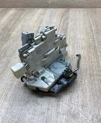 Audi A4 S4 B7 8E 8H Rear door lock 8E0839015AA