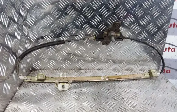 Rear door manual window regulator