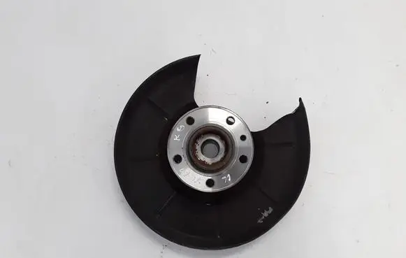Rear wheel hub