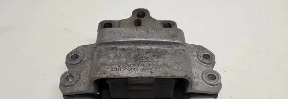 Volkswagen PASSAT B6 Engine mount bracket 3C0199555