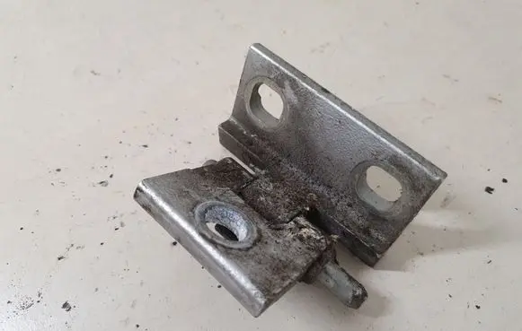 Volvo XC90 Front door upper hinge