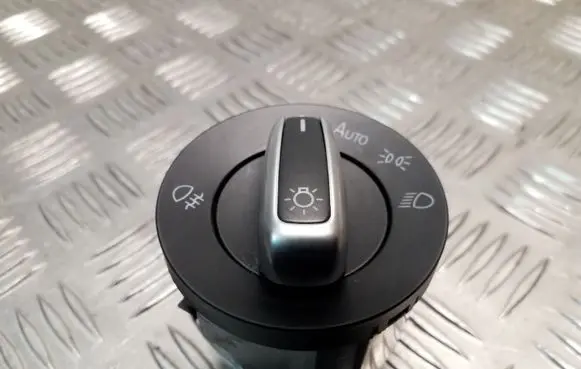 Volkswagen Touran II Light switch