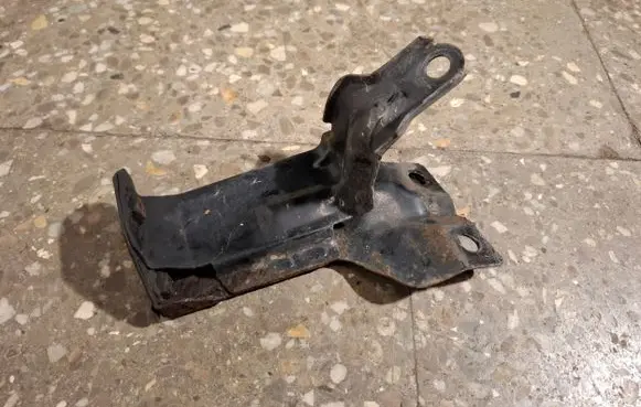 Volvo S60 Radiator mount bracket